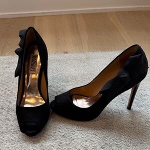 Badgley Mischka Black Satin Peep-Toe Heels with Side Bow